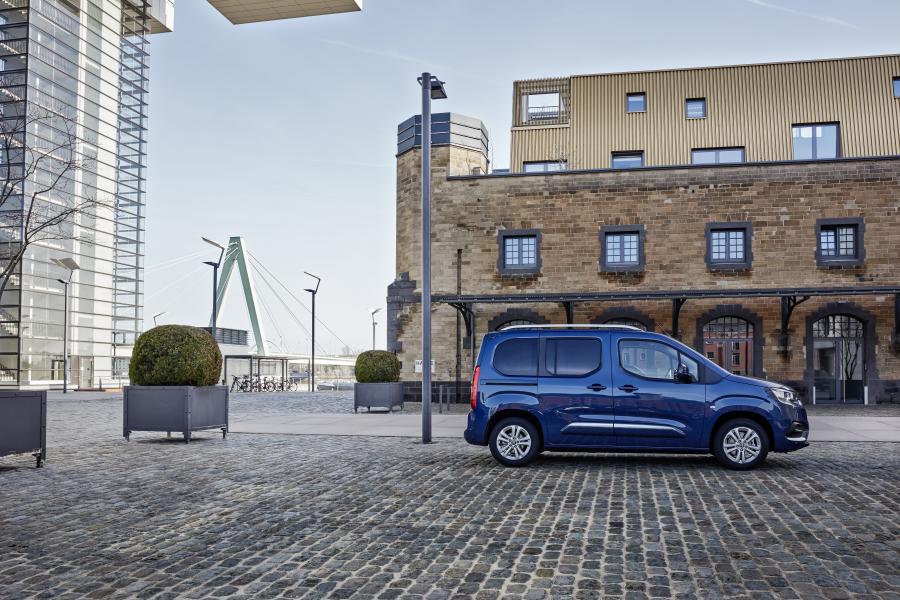 Toyota ProAce City Verso 2019 года  (EU) (фото 10 из 45)
